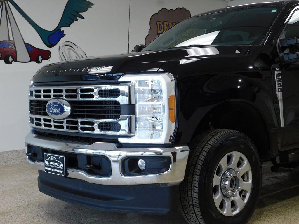 Ford F-250 SD XLT Crew Cab 4WD 2023