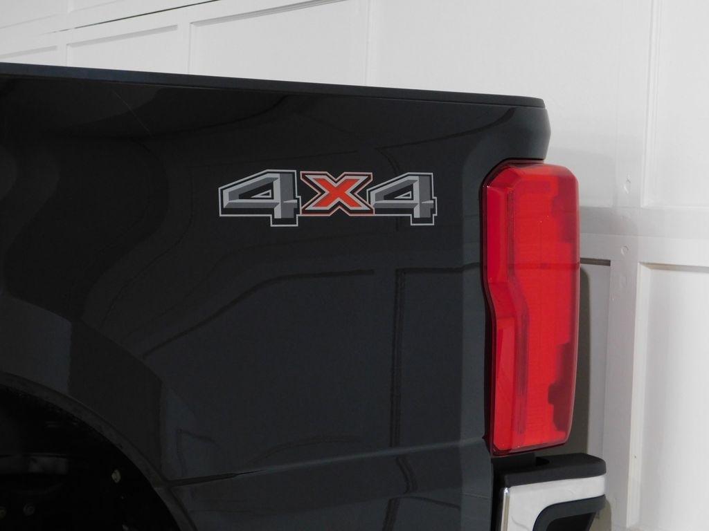 Ford F-250 SD XLT Crew Cab 4WD 2023