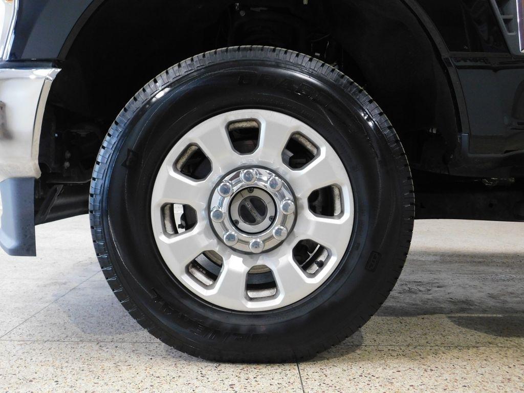 Ford F-250 SD XLT Crew Cab 4WD 2023