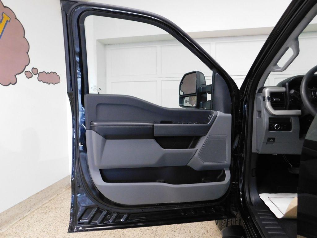 Ford F-250 SD XLT Crew Cab 4WD 2023