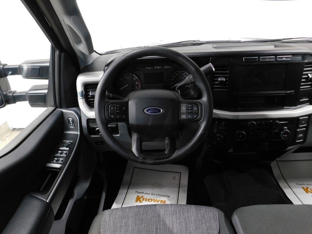 Ford F-250 SD XLT Crew Cab 4WD 2023