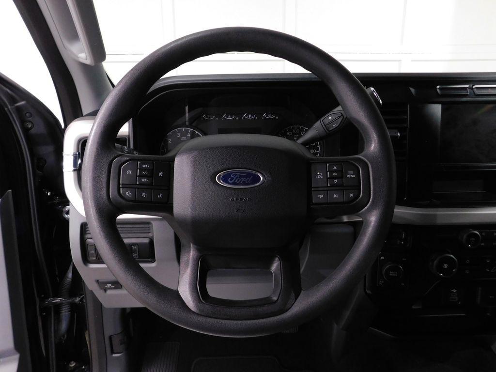 Ford F-250 SD XLT Crew Cab 4WD 2023