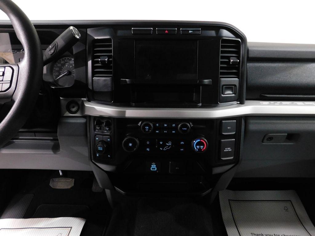 Ford F-250 SD XLT Crew Cab 4WD 2023