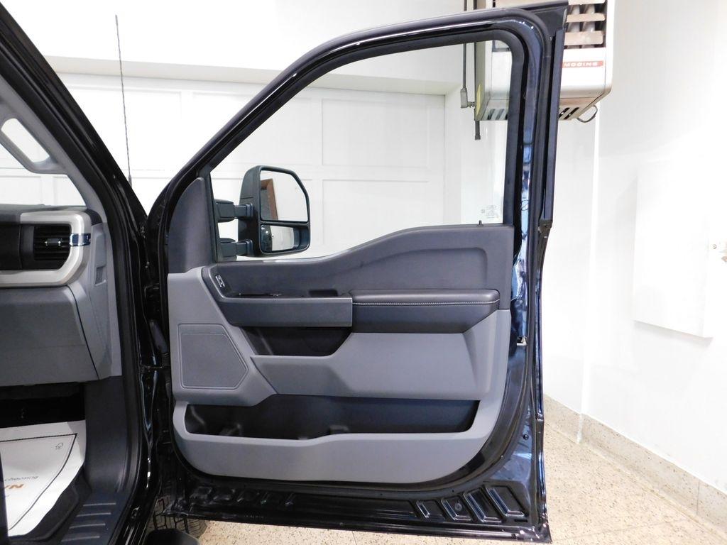 Ford F-250 SD XLT Crew Cab 4WD 2023