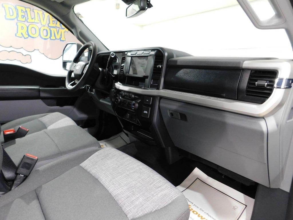 Ford F-250 SD XLT Crew Cab 4WD 2023