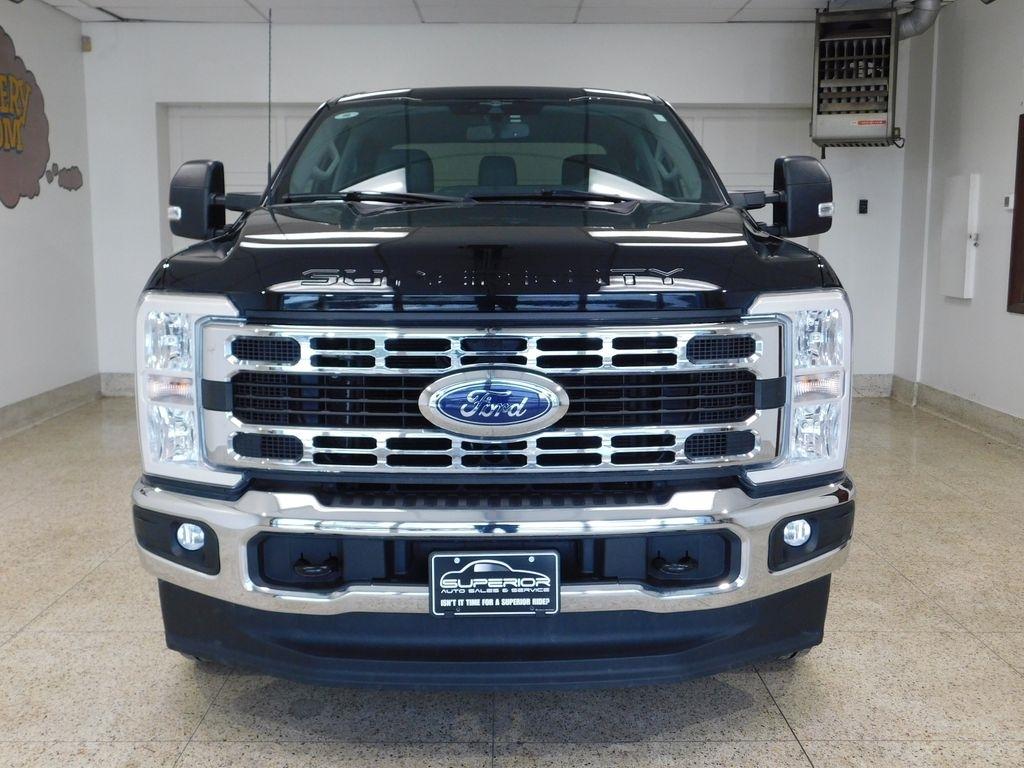 Ford F-250 SD XLT Crew Cab 4WD 2023