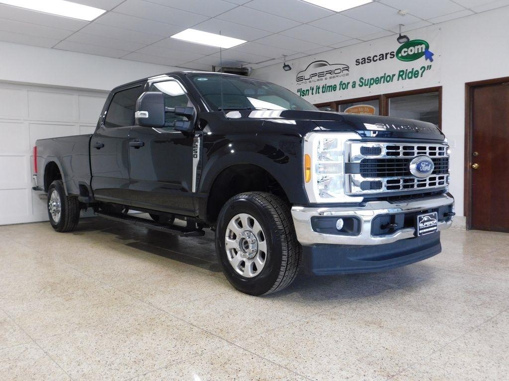 Ford F-250 SD XLT Crew Cab 4WD 2023