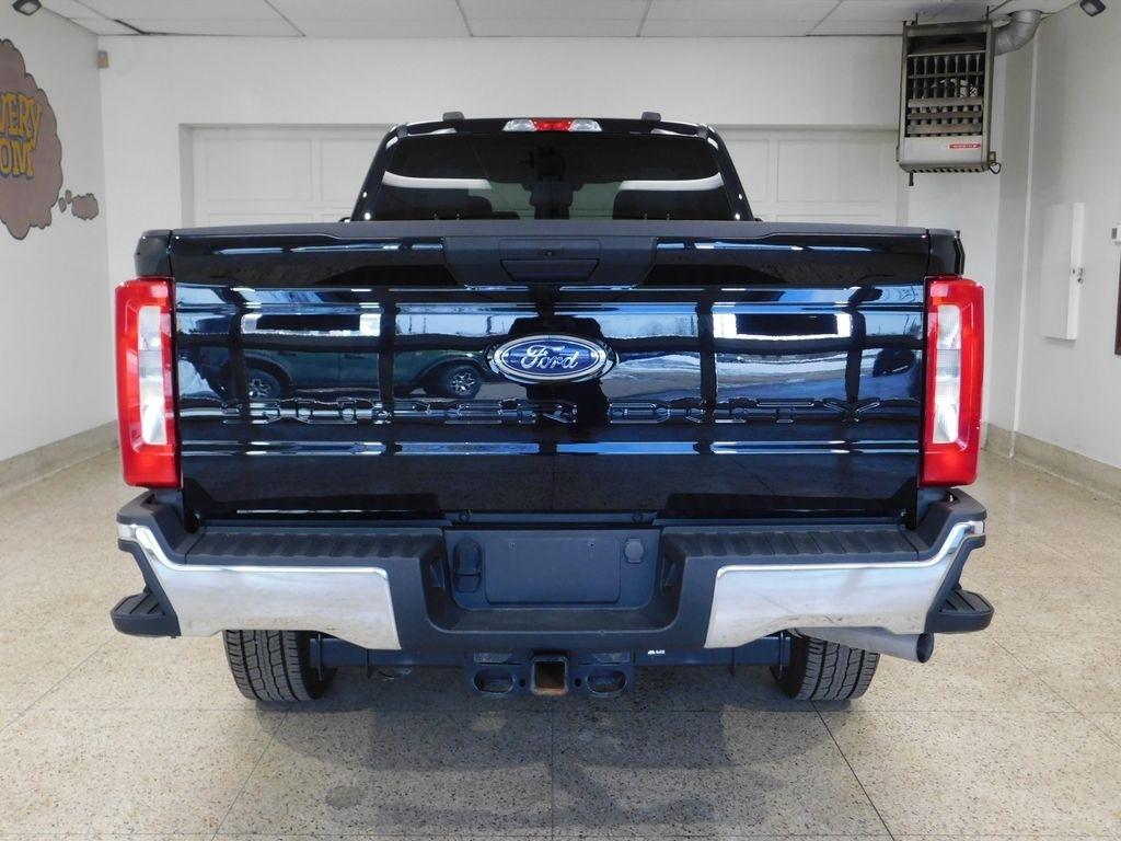 Ford F-250 SD XLT Crew Cab 4WD 2023