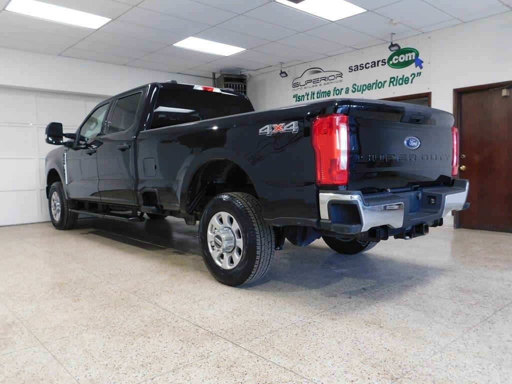Ford F-250 SD XLT Crew Cab 4WD 2023