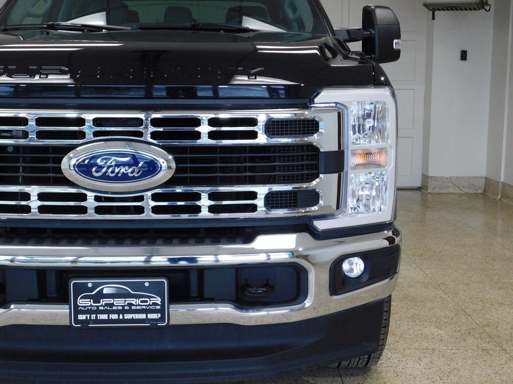 Ford F-250 SD XLT Crew Cab 4WD 2023