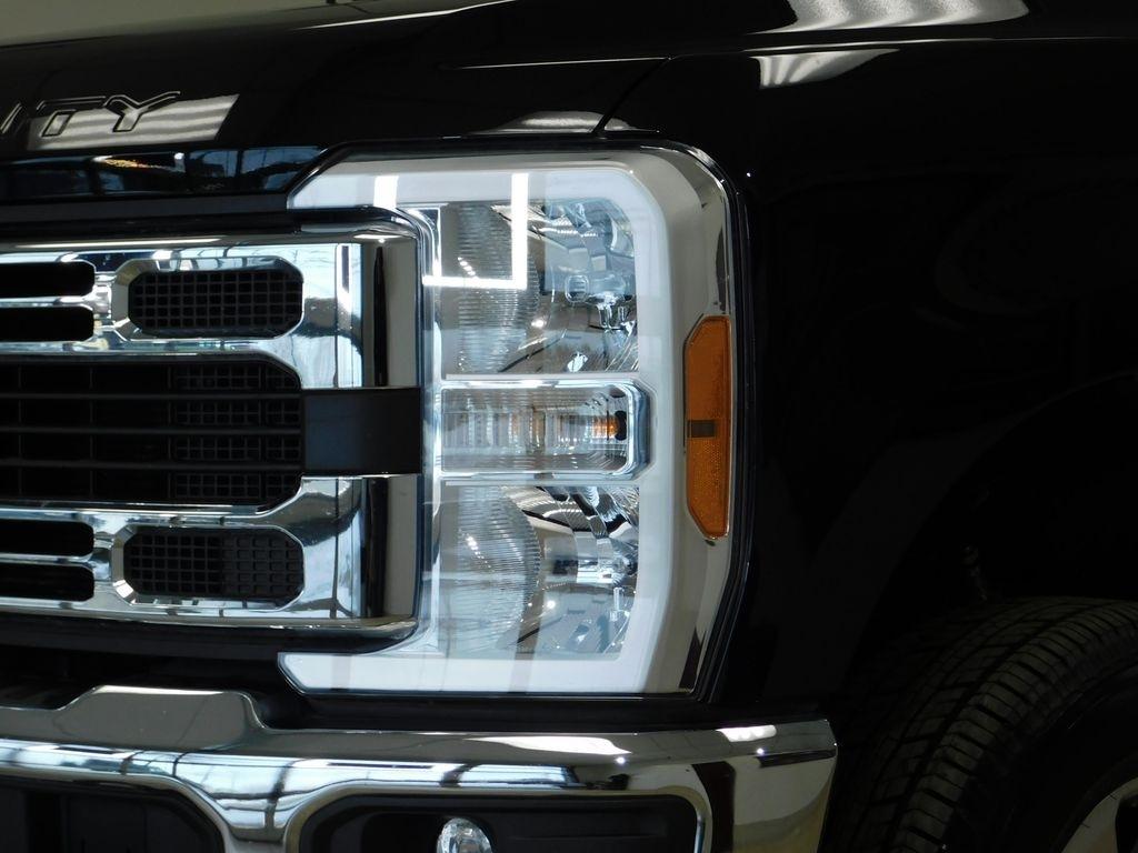 Ford F-250 SD XLT Crew Cab 4WD 2023