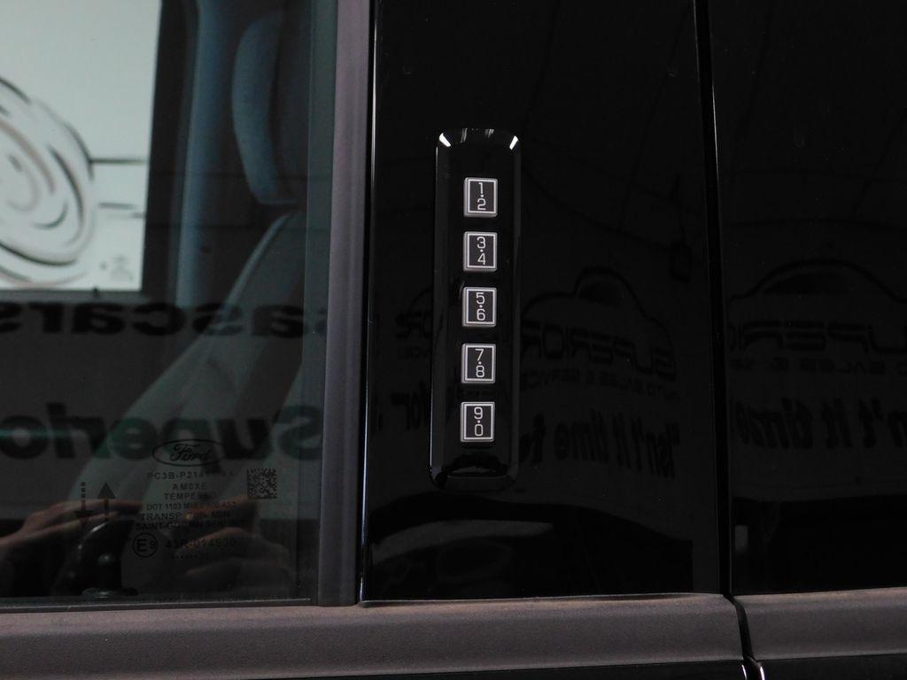 Ford F-250 SD XLT Crew Cab 4WD 2023