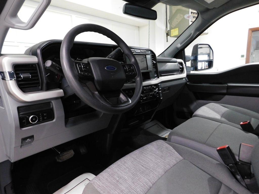 Ford F-250 SD XLT Crew Cab 4WD 2023