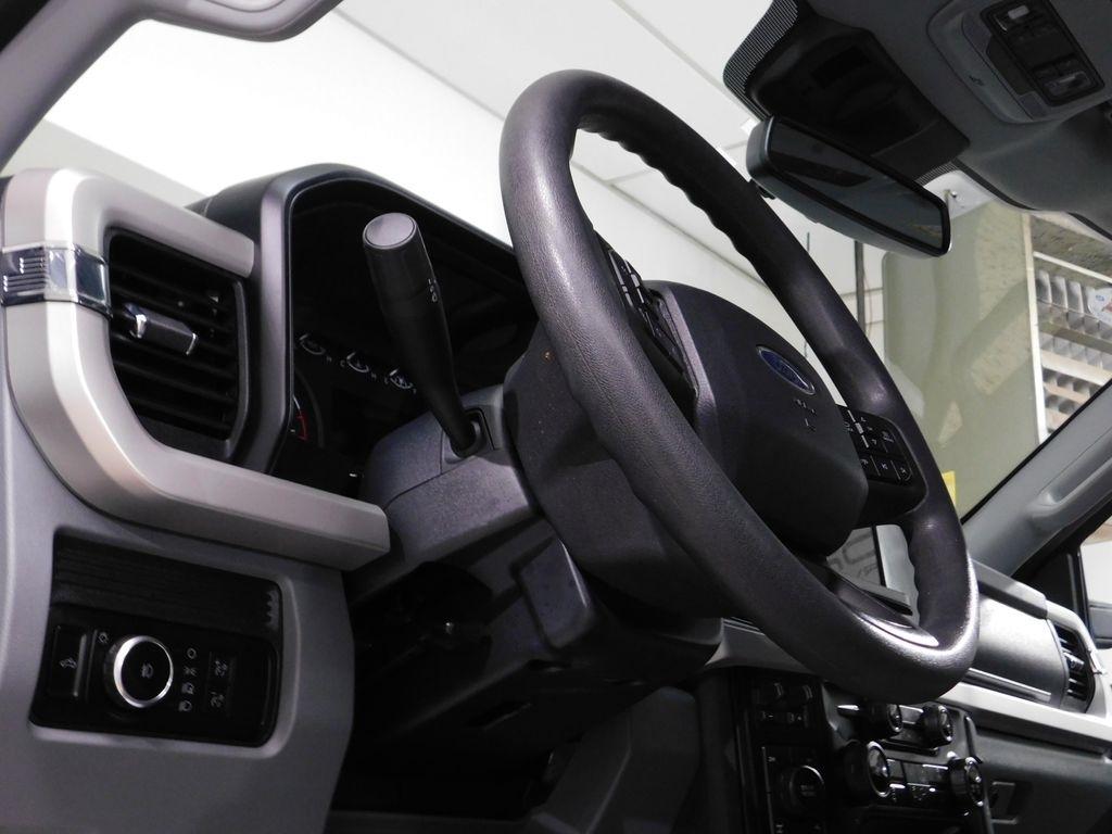 Ford F-250 SD XLT Crew Cab 4WD 2023