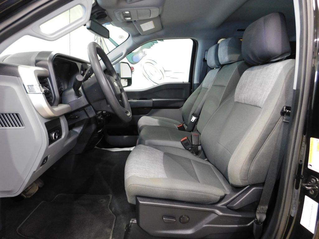 Ford F-250 SD XLT Crew Cab 4WD 2023