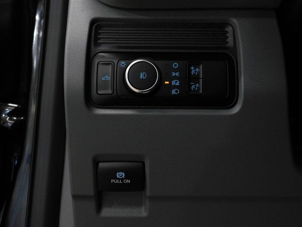 Ford F-250 SD XLT Crew Cab 4WD 2023