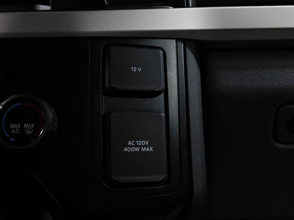 Ford F-250 SD XLT Crew Cab 4WD 2023