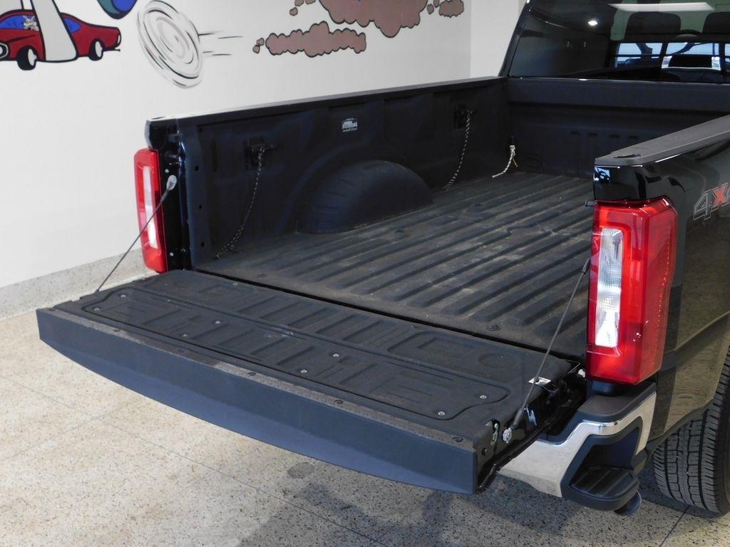 Ford F-250 SD XLT Crew Cab 4WD 2023