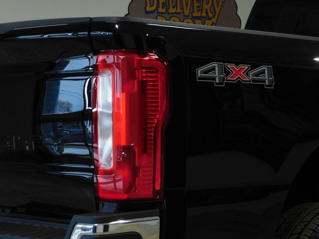 Ford F-250 SD XLT Crew Cab 4WD 2023