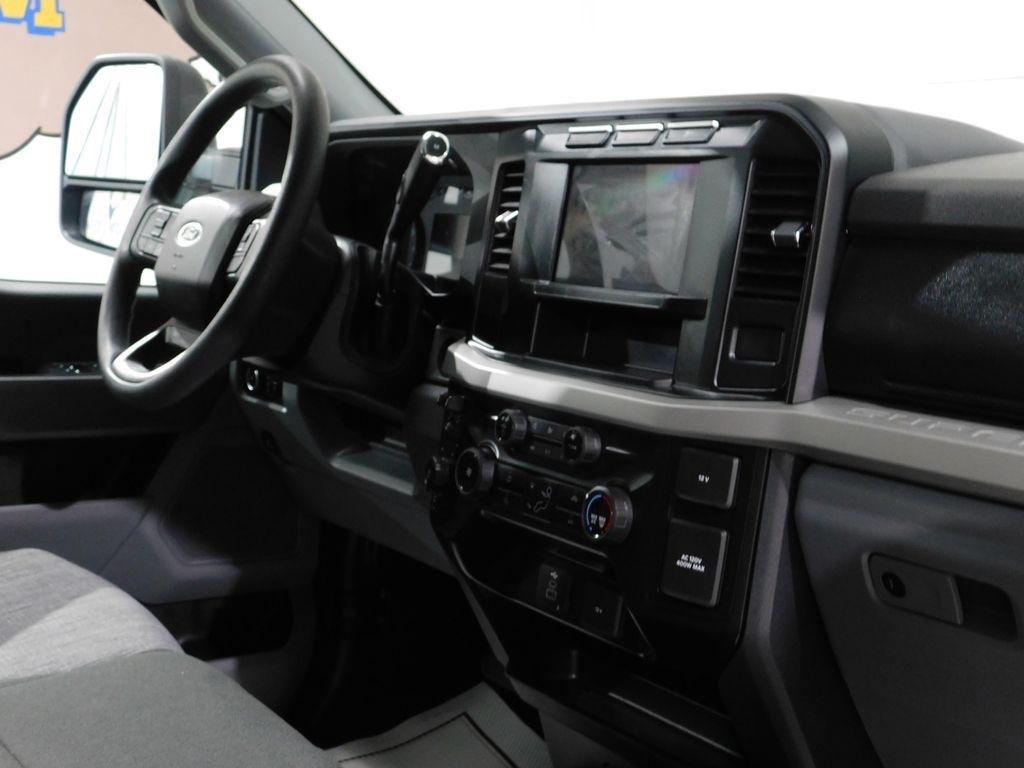 Ford F-250 SD XLT Crew Cab 4WD 2023