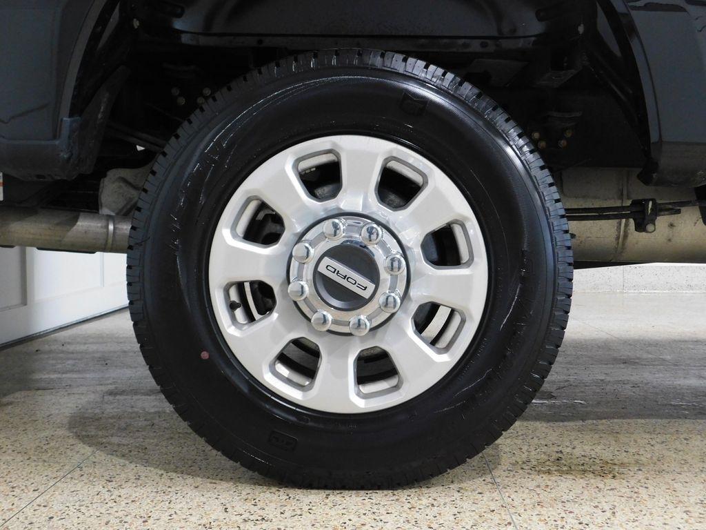 Ford F-250 SD XLT Crew Cab 4WD 2023