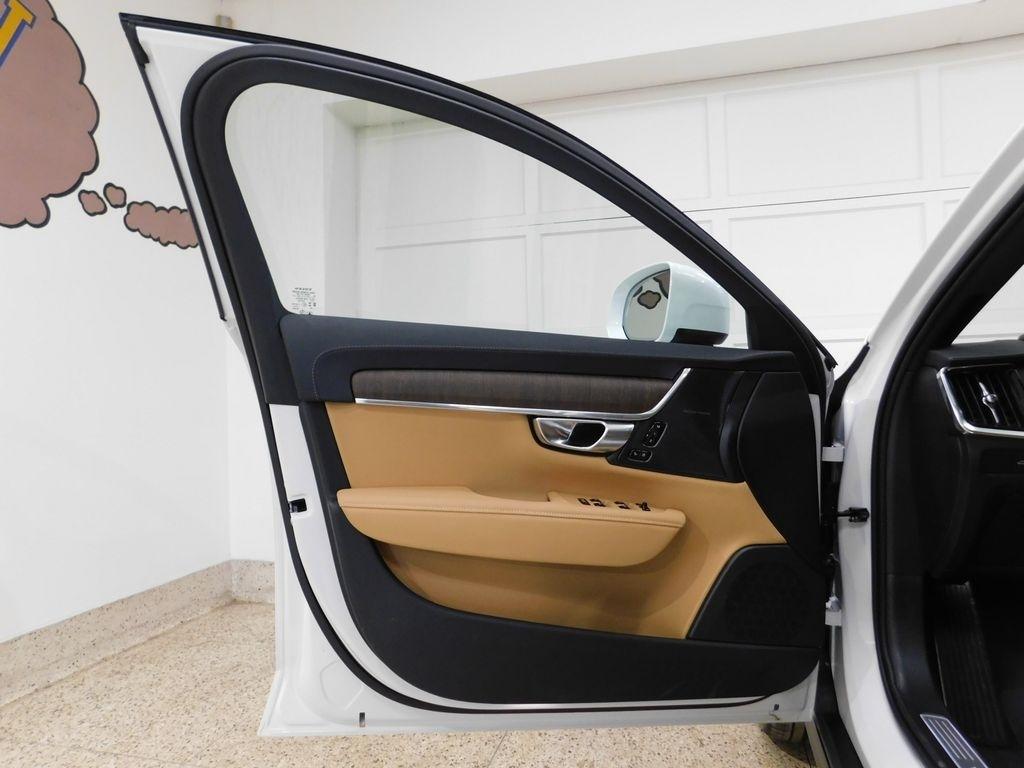 Volvo V90 Cross Country B6 Ultra 2026