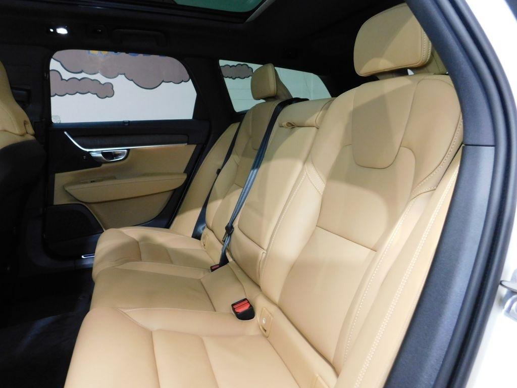 Volvo V90 Cross Country B6 Ultra 2026