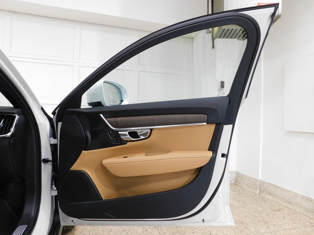 Volvo V90 Cross Country B6 Ultra 2026