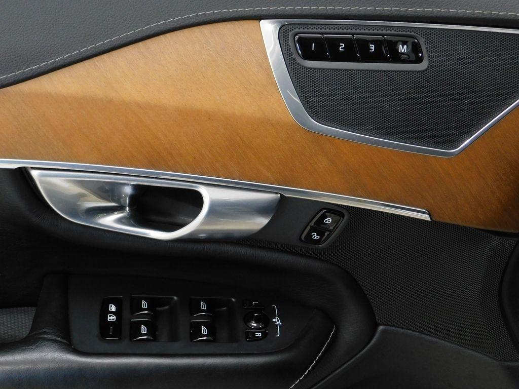 Volvo XC90  2019