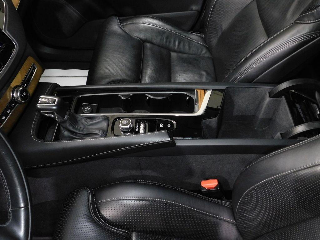 Volvo XC90  2019