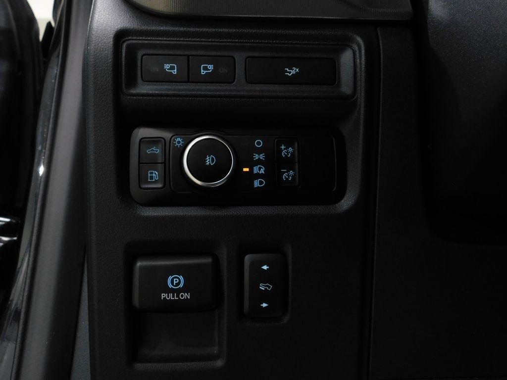 Ford F-150 Lariat SuperCrew 4WD 2024