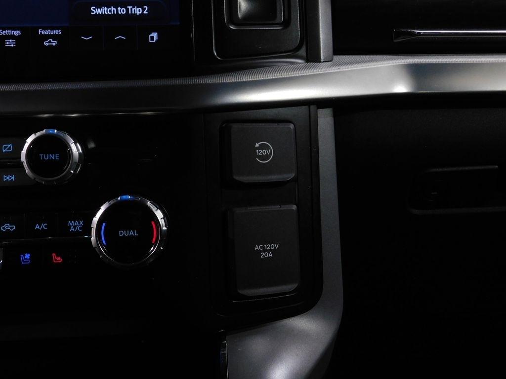 Ford F-150 Lariat SuperCrew 4WD 2024