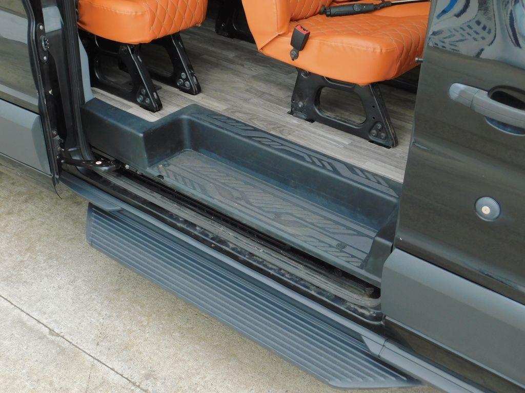 Ford Transit 350 Wagon HD High Roof XL Sliding Pass. 148 WB EL 2018