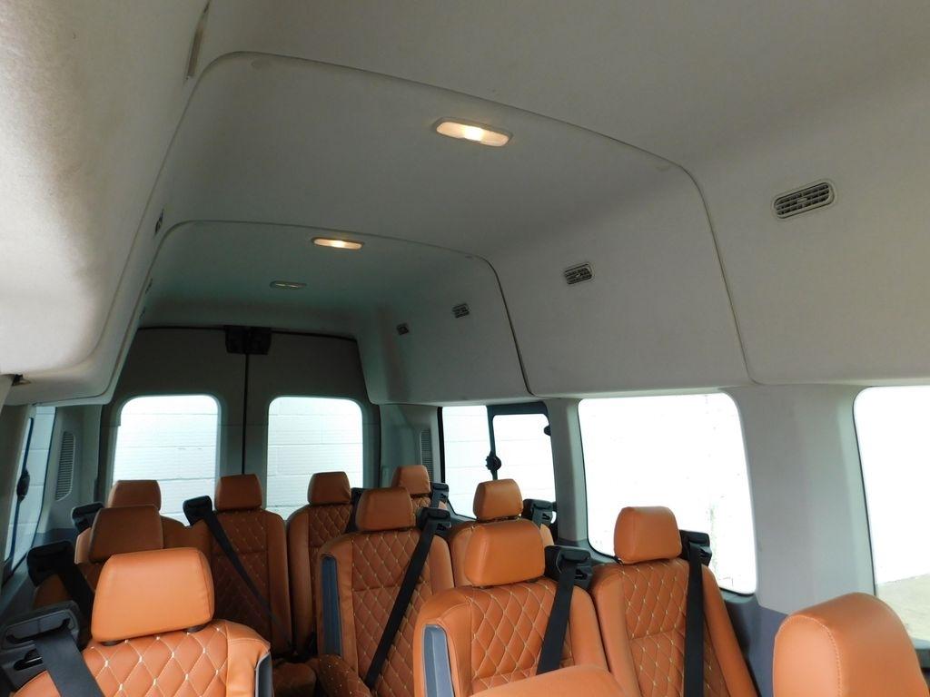 Ford Transit 350 Wagon HD High Roof XL Sliding Pass. 148 WB EL 2018