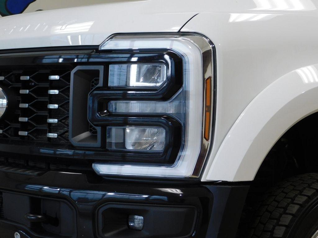 Ford F-450 SD Lariat Crew Cab DRW 4WD 2024