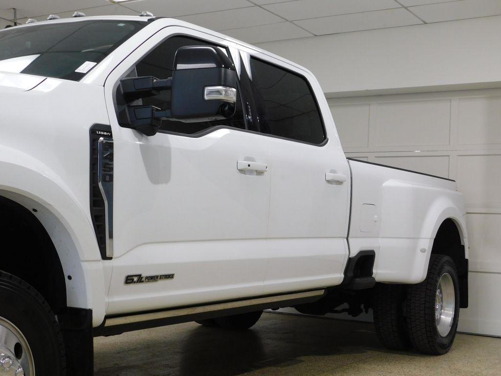 Ford F-450 SD Lariat Crew Cab DRW 4WD 2024