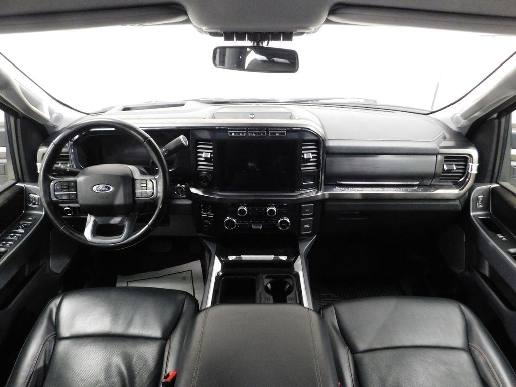 Ford F-450 SD Lariat Crew Cab DRW 4WD 2024