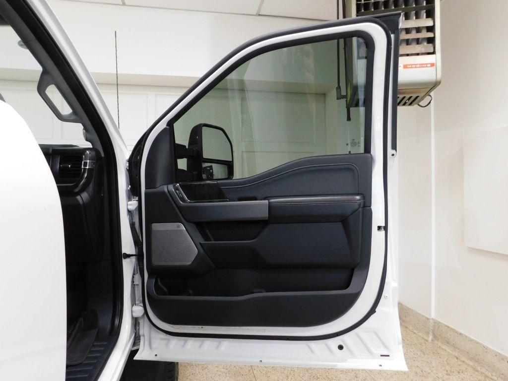 Ford F-450 SD Lariat Crew Cab DRW 4WD 2024