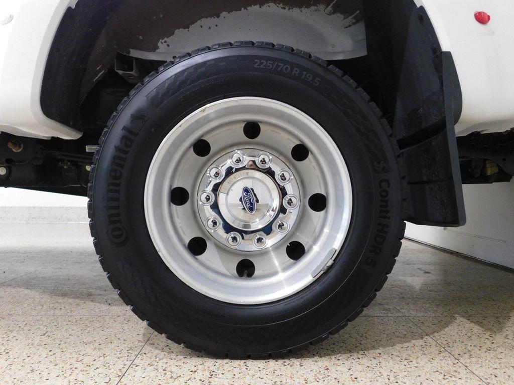 Ford F-450 SD Lariat Crew Cab DRW 4WD 2024