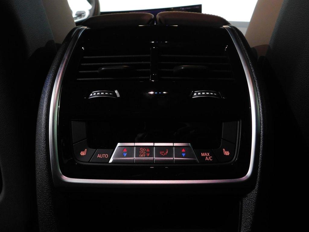 BMW X6 xDrive40i 2025
