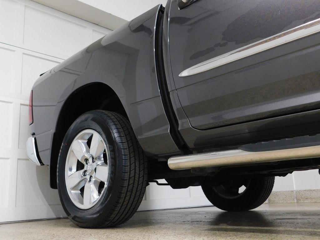 RAM 1500 SLT Crew Cab SWB 4WD 2016