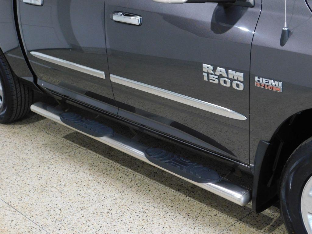 RAM 1500 SLT Crew Cab SWB 4WD 2016