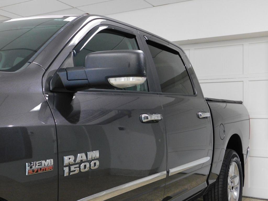 RAM 1500 SLT Crew Cab SWB 4WD 2016
