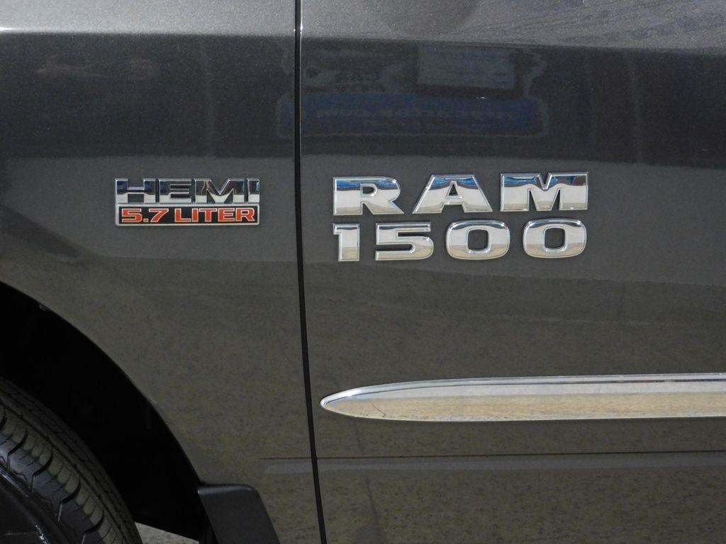 RAM 1500 SLT Crew Cab SWB 4WD 2016
