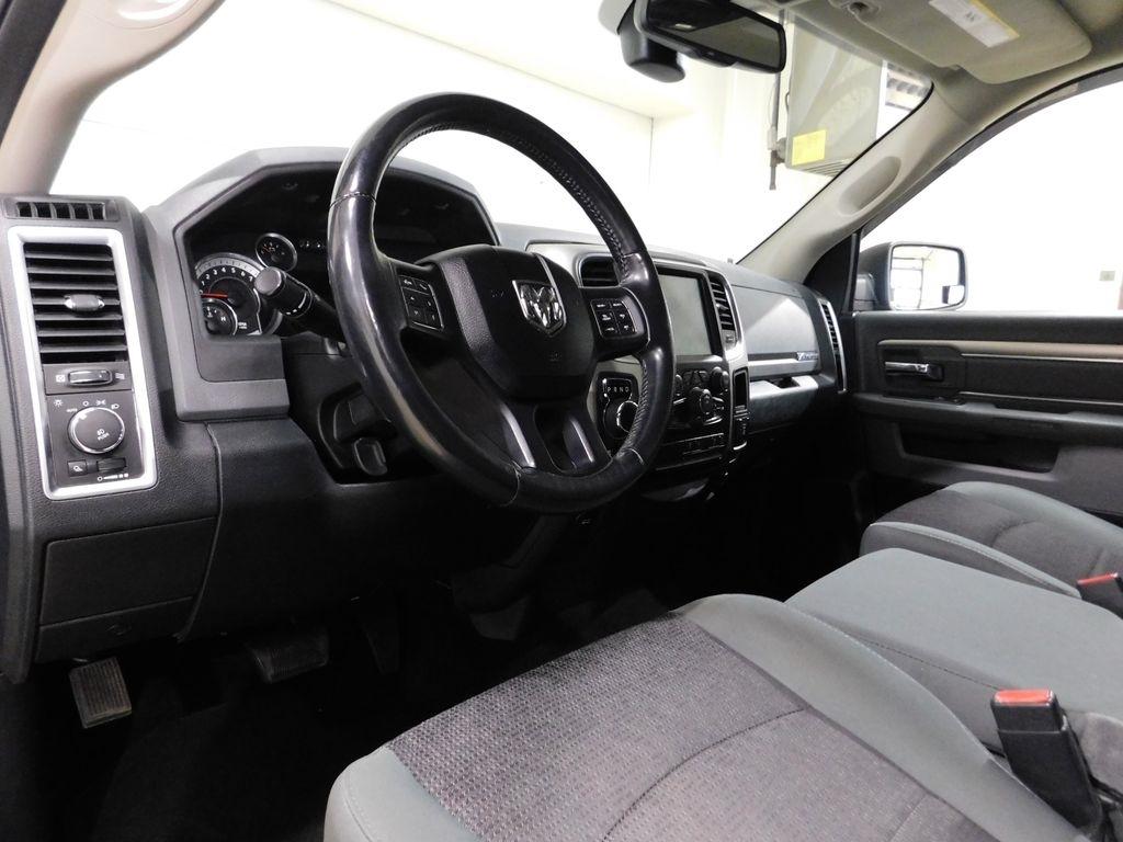 RAM 1500 SLT Crew Cab SWB 4WD 2016