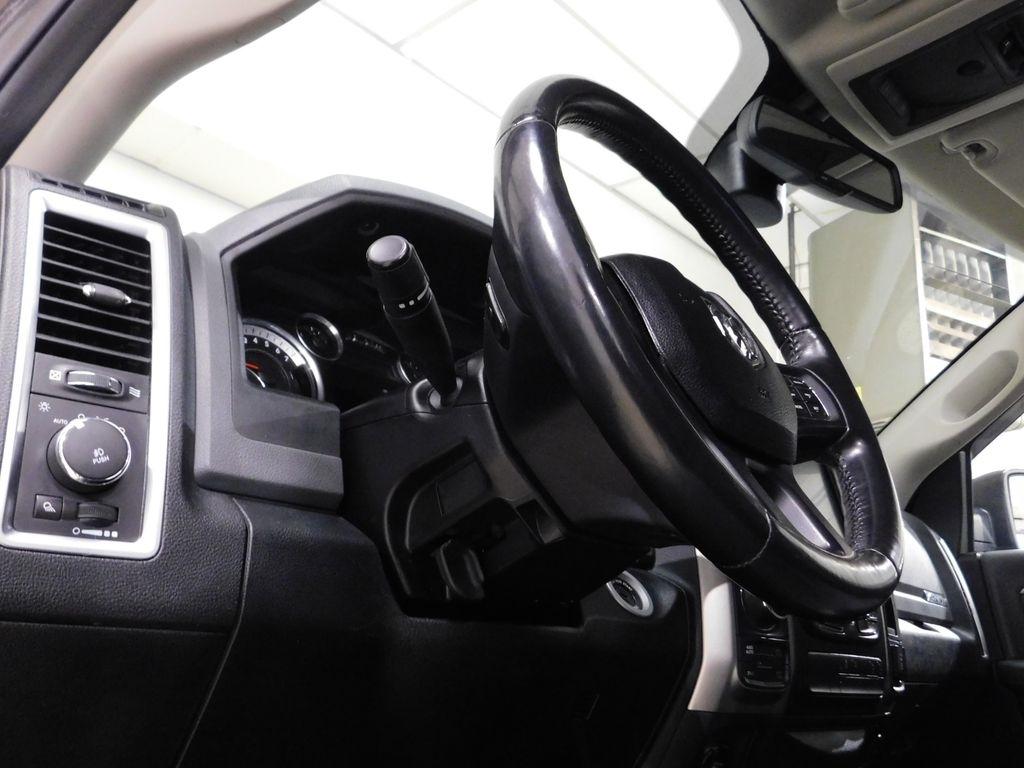 RAM 1500 SLT Crew Cab SWB 4WD 2016