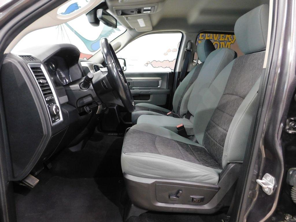 RAM 1500 SLT Crew Cab SWB 4WD 2016