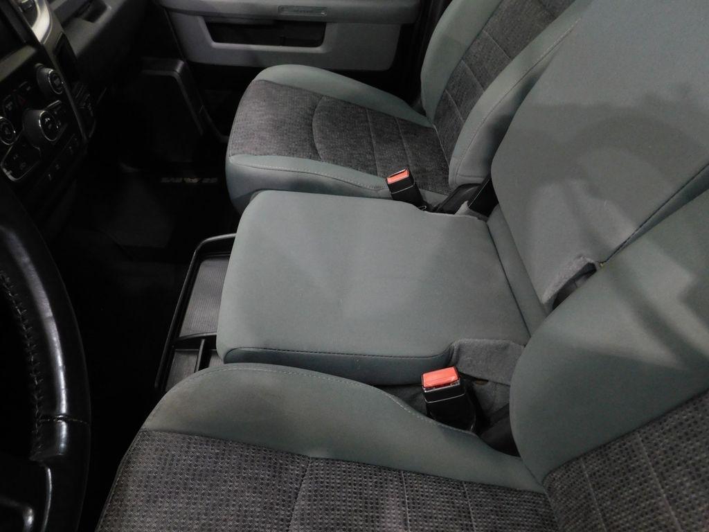 RAM 1500 SLT Crew Cab SWB 4WD 2016