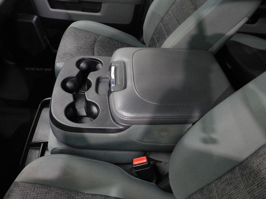 RAM 1500 SLT Crew Cab SWB 4WD 2016