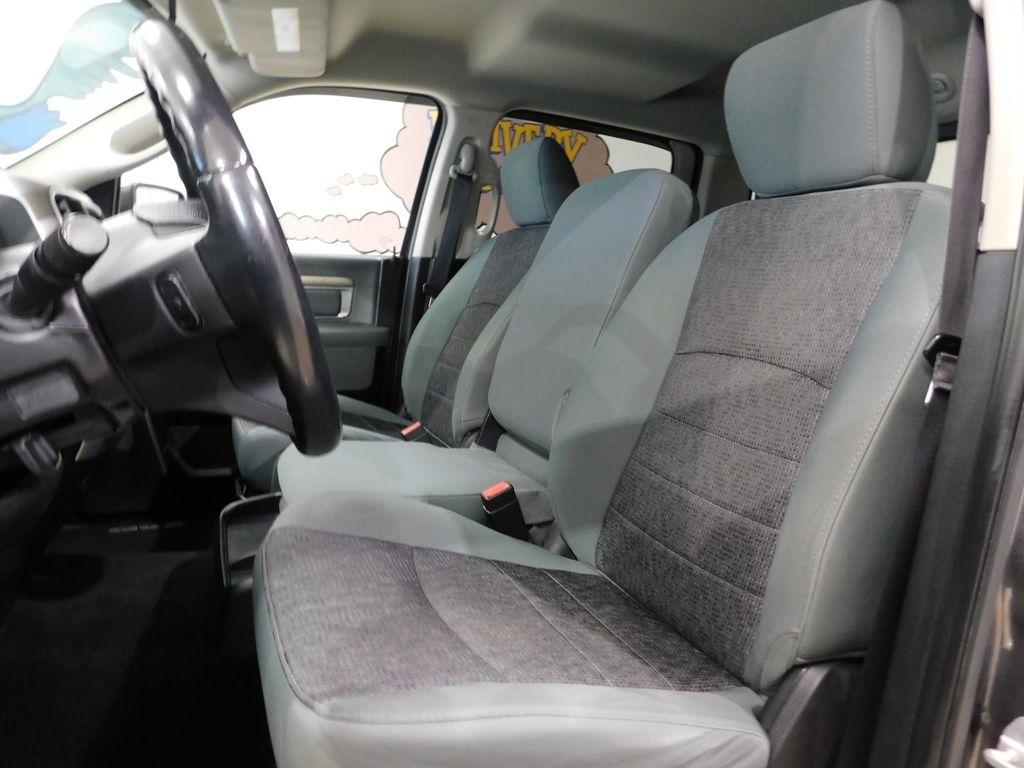 RAM 1500 SLT Crew Cab SWB 4WD 2016
